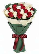 Букет Микс из красных и белых роз в Ухолово