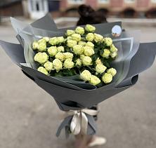 Букет Белые кустовые розы Солинеро в Ухолово
