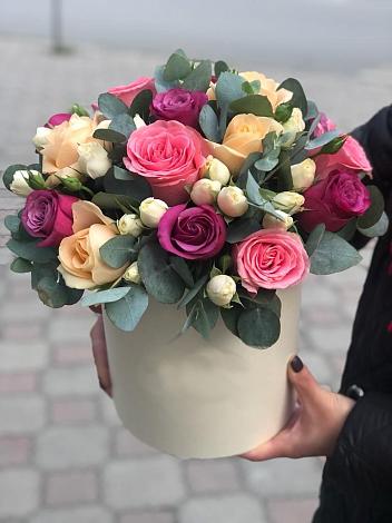 Цветочная композиция из Розы в шляпной коробке в Ухолово