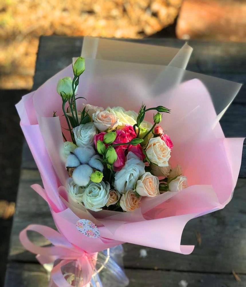 Букет цветов из: Розы и Лизиантусы в Ухолово