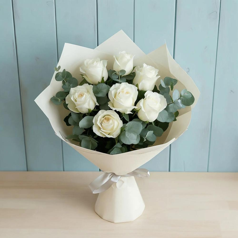 Букет Белые розы в Эвкалипте в Ухолово