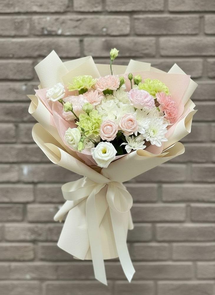 Букет цветов из: Гвоздики, Розы, Лизиантусы и Хризантемы в Ухолово