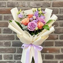 Букет цветов из:  Лизиантусы и Розы в Ухолово