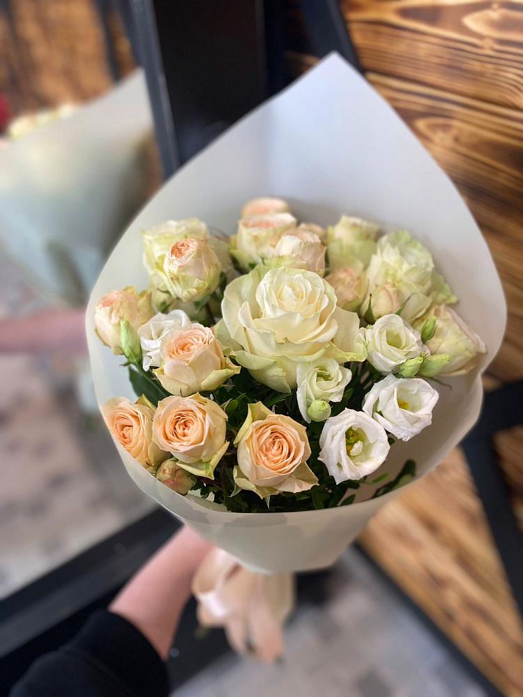 Букет цветов из: Розы и Лизиантусы в Ухолово