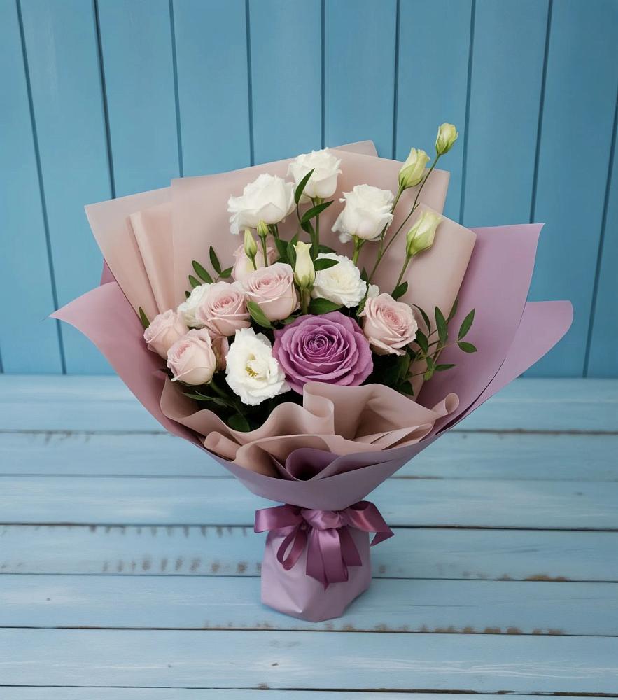 Букет цветов из: Розы и Лизиантусы в Ухолово